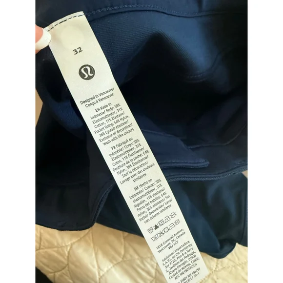 Women's Lululemon Navy EasyFive LR Classic-Wide Pant 32 - Picture 5 of 5